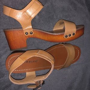 LUCKY BRAND ☘️ Leather Wooden Strap Sandal